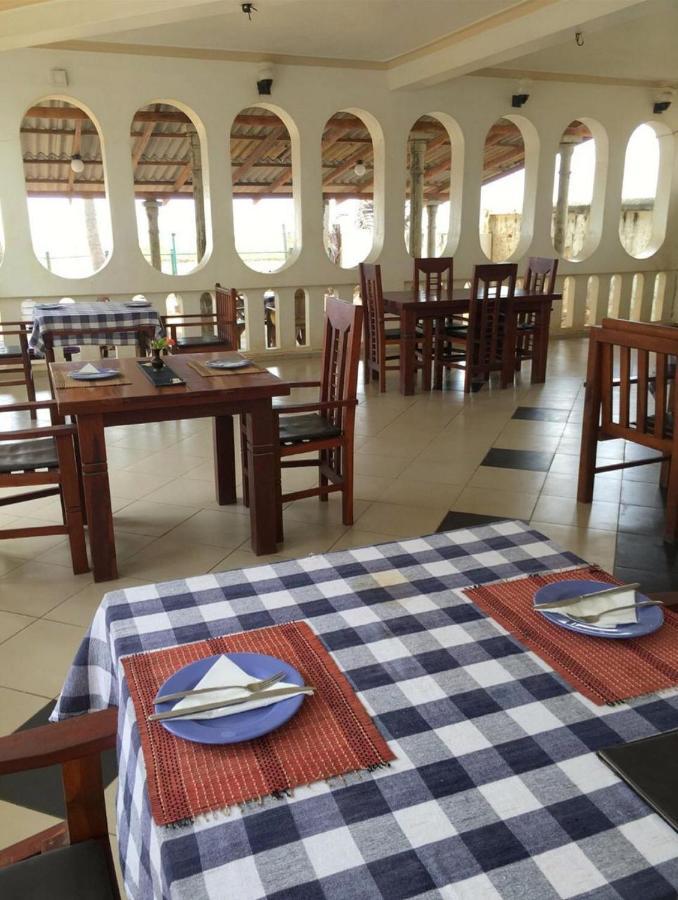 נגומבו Hotel Silver Sands מראה חיצוני תמונה
